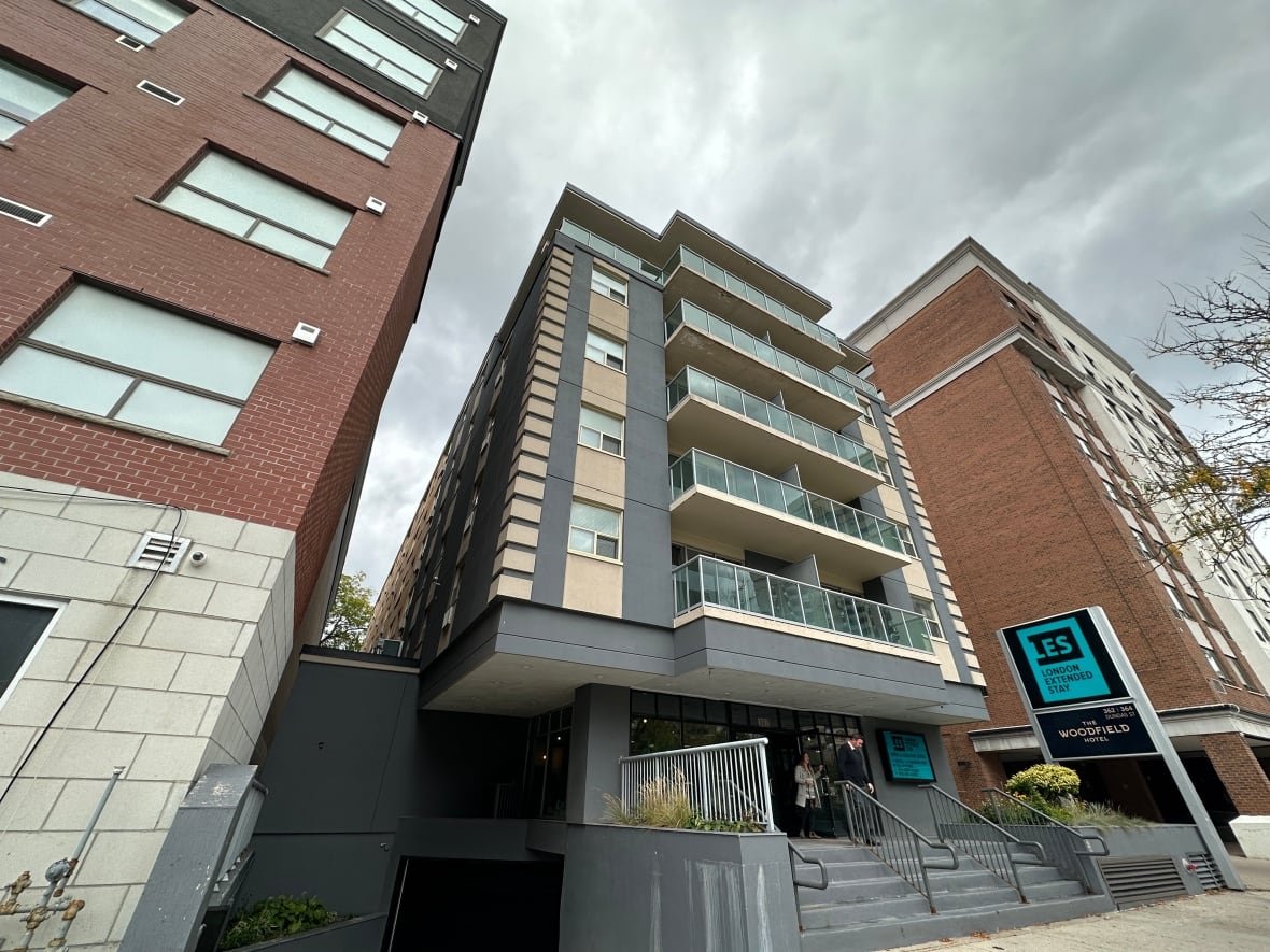 The outside of an apartment building in London ontario.