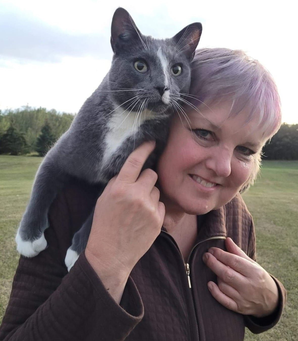 karen-langtved-cat A woman smiles with a cat on her shoulder
