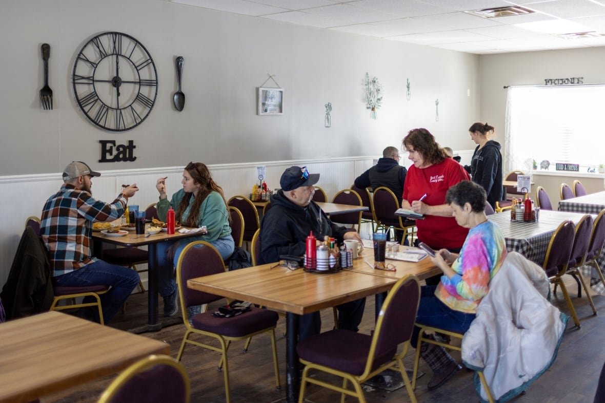 usa-trump-inauguration-7 People eating breakfast