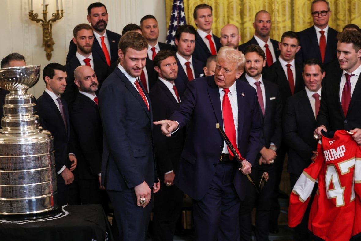 usa-trump-6 Trump with the Stanley Cup and hockey players in red ties