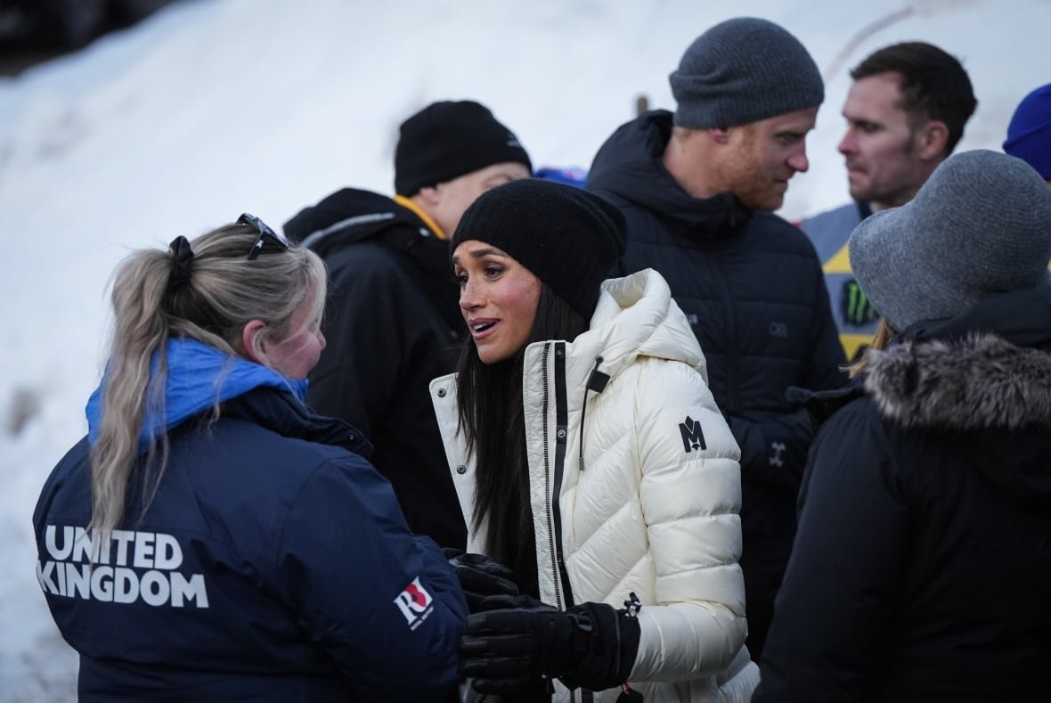invictus-games-opening-27 Prince Harry and his wife, Meghan meet United Kingdom athletes at the skeleton competition during the Invictus Games.