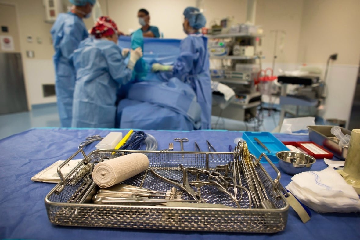 private-health-20160901 Surgeons performing surgery