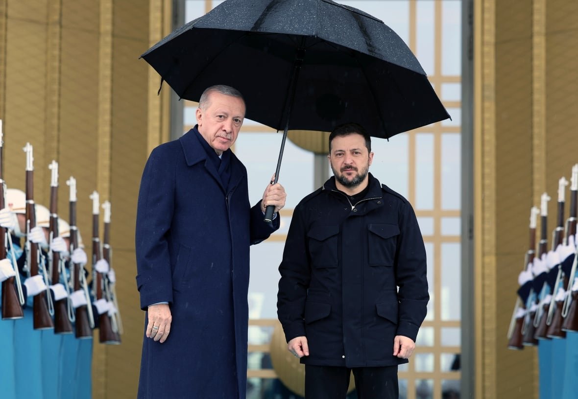 Turkish President Recep Tayyip Erdogan standing alongside Ukrainian President Volodymyr Zelenskyy.