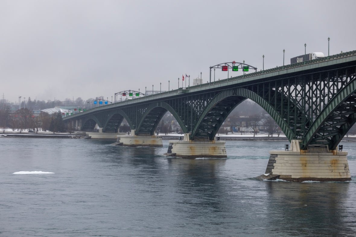 us-canada-border-tariffs Vehicles drive across the Peace Bridge between the United States and Canada, Thursday, Feb. 27, 2025, in Buffalo, N.Y.