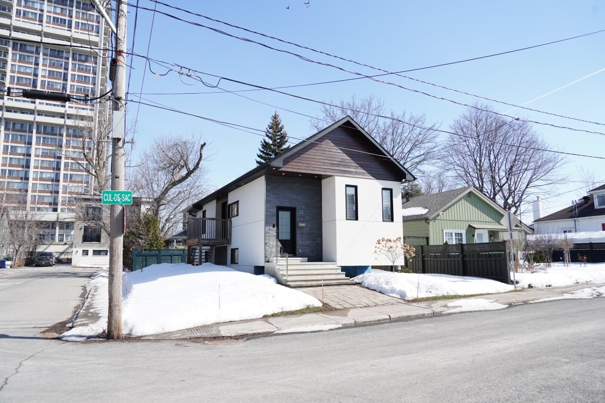 alleged-scam-call-centre modern house