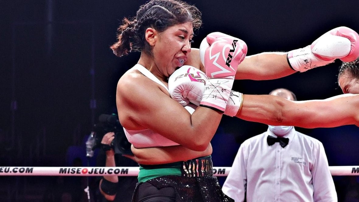 jeanette-zacarias-zapata-1 Two boxers in the ring.
