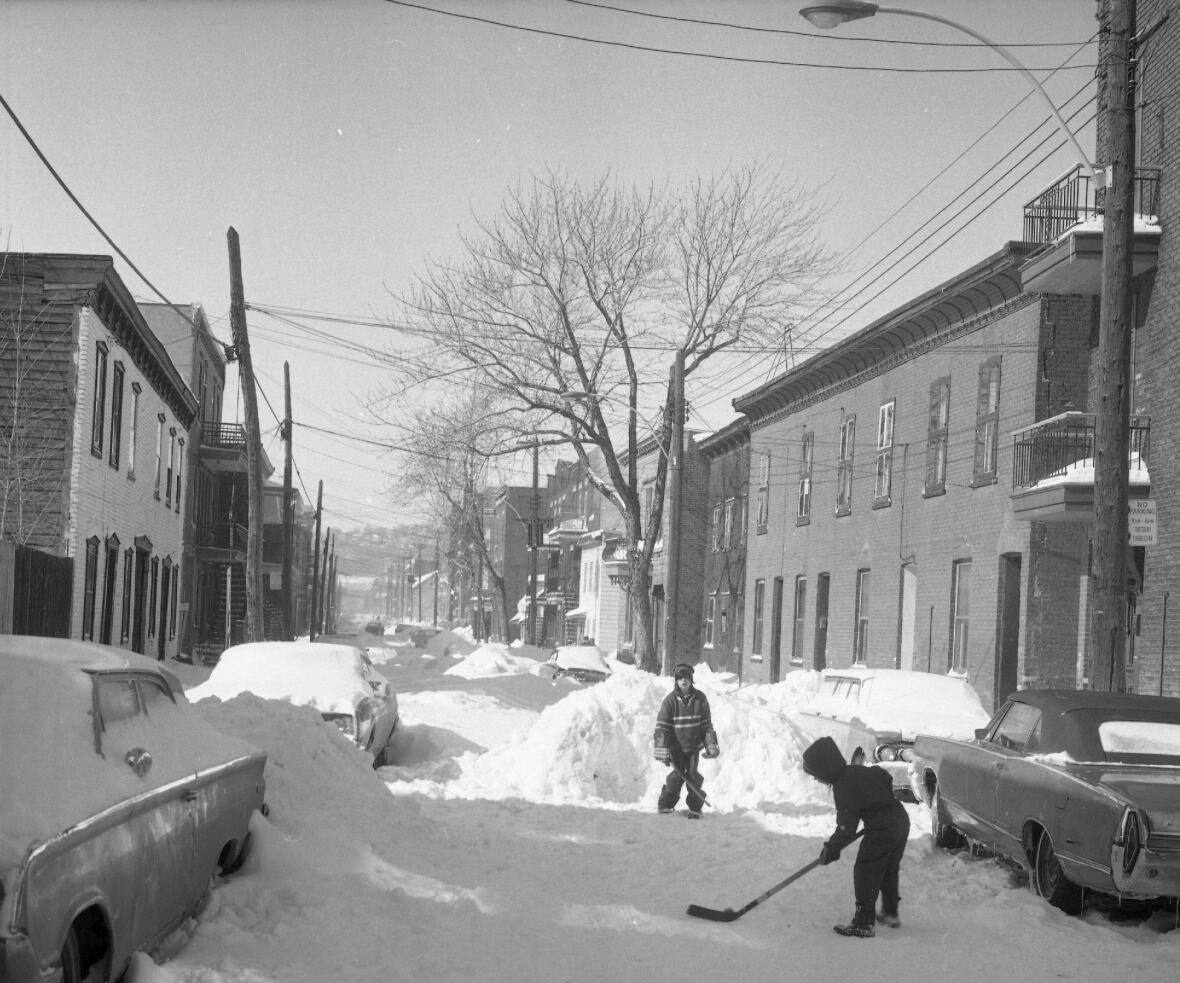 saint-henri-snow Rue Saint-Philippe, 1972, VM94-A0724-023