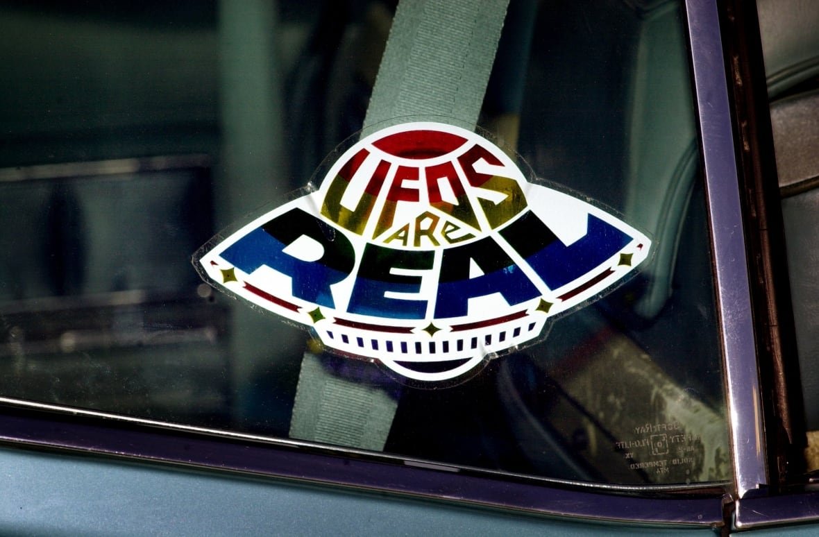 1302501 A sticker that says UFOs are real.