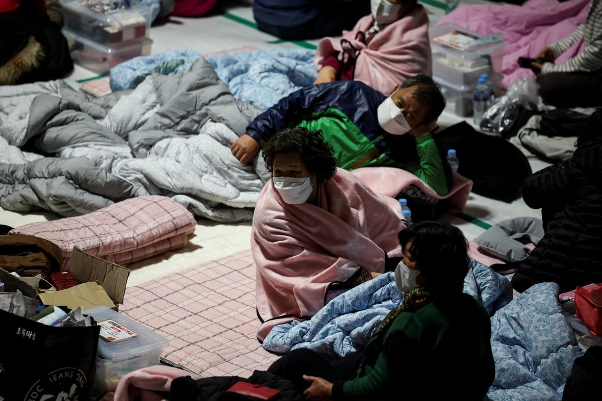southkorea-fire-1 People seeking shelter at a public facility amidst the South Korea wildfires