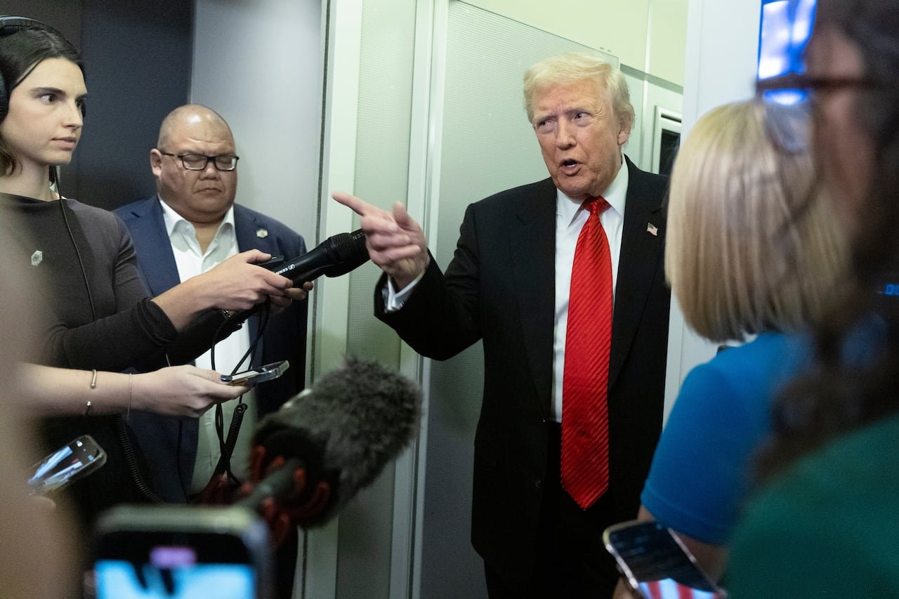default-524 Trump speaks to reporters on board Air Force One